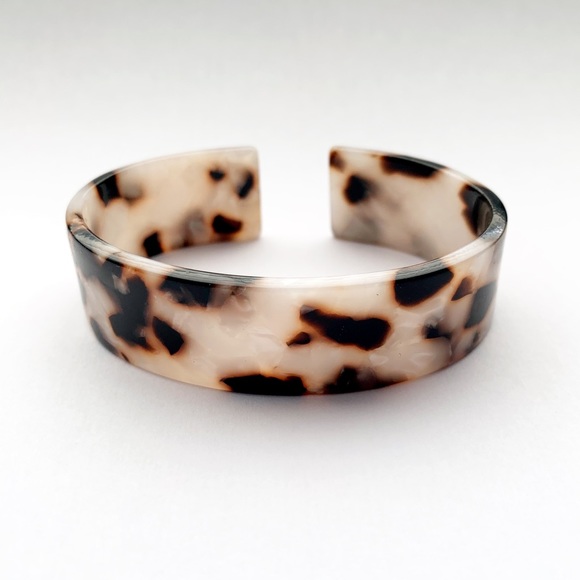 White Tortoise Shell Acetate Cuff Bangle Bracelet - Picture 5 of 6